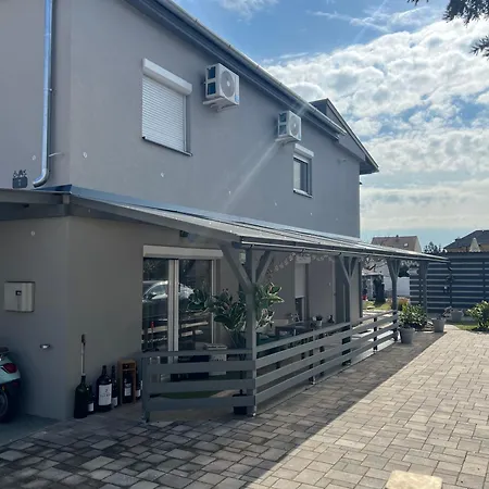 Szarkafeszek Гостевой дом Кестхей