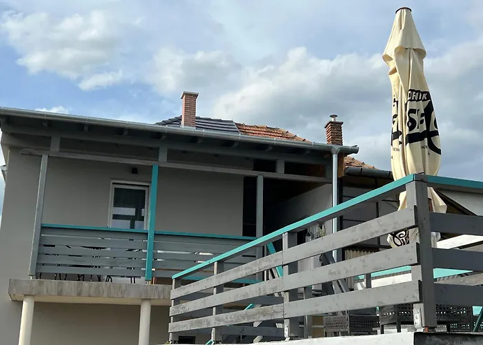 בית הארחה Szarkafeszek 4*