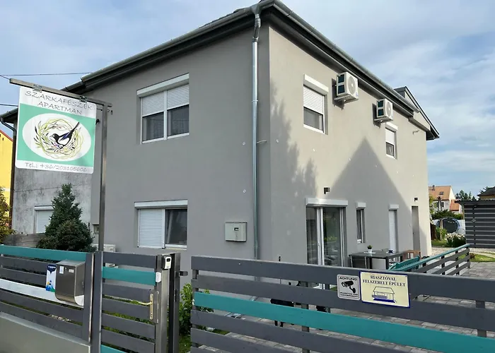 Szarkafeszek קסזטלי