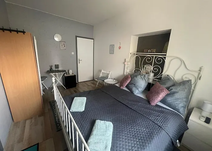 Szarkafeszek קסזטלי