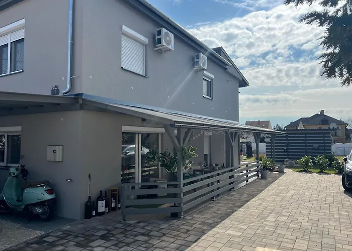 Szarkafeszek בית הארחה קסזטלי