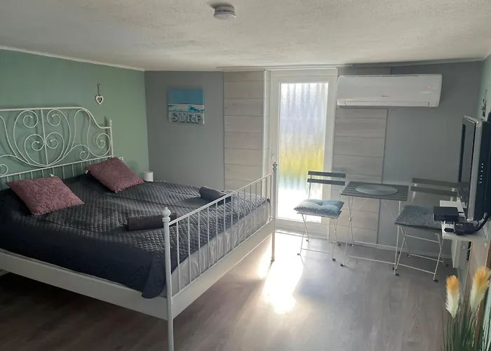 招待所 Szarkafeszek 4*