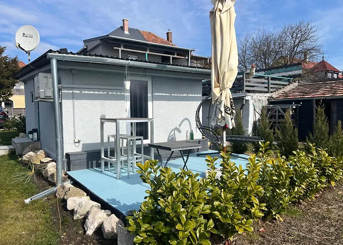 Szarkafeszek בית הארחה