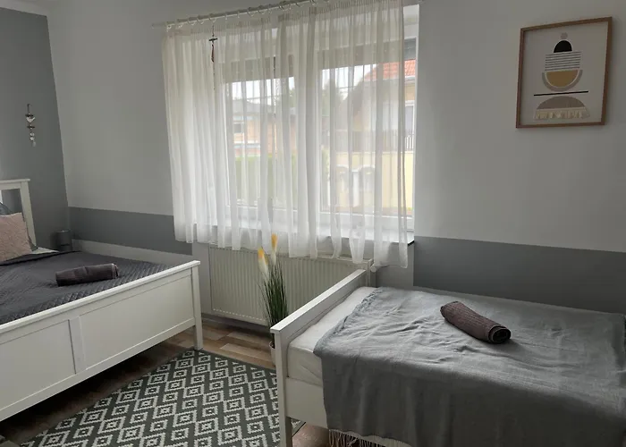 בית הארחה Szarkafeszek 4*